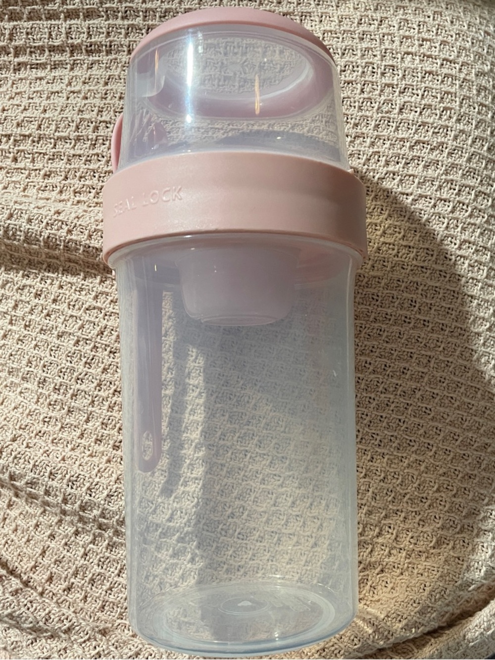 Seal Lock Travel Bottle in Pale Pink